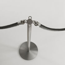 Poteau de guidage à corde