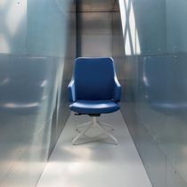 Chaise visiteur contemporaine / en cuir...