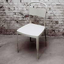 Chaise classique / en matières recyclées...