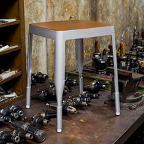 Tabouret contemporain / en cuir / en aluminium...