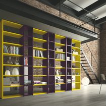 Bibliothèque contemporaine / en bois / en...