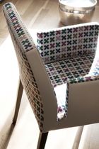 Chaise contemporaine / avec accoudoirs /...