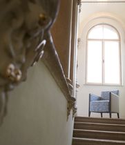 Fauteuil contemporain / en hêtre / en cuir...