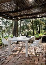 Table contemporaine / en pin / rectangulaire...
