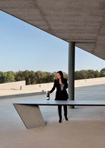 Table contemporaine / en acier / rectangulaire...