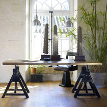 Table classique / en métal / avec piètement...