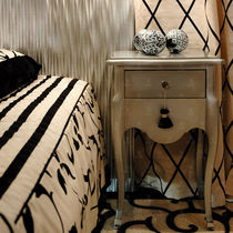 Table de chevet classique / en bois massif...
