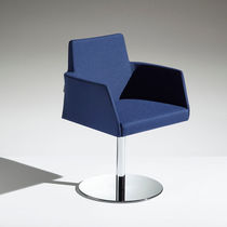 Chaise contemporaine / tapissée / en cuir...