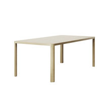 Table contemporaine / en chêne / avec piètement...