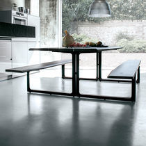 Ensemble table et bancs contemporain / en...