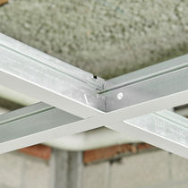 Structure pour plafond en métal