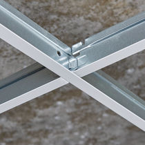 Structure pour plafond en métal
