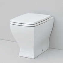 WC près du mur / en céramique