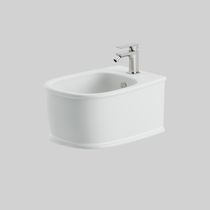 Bidet suspendu / en céramique