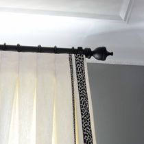 Tringle à rideaux en bois