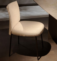 Chaise contemporaine / en tissu / en cuir...