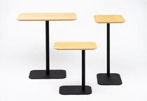 Table d'appoint contemporaine / en chêne...