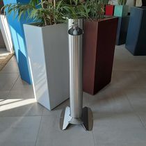 Distributeur de gel hydroalcoolique au sol...