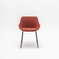Chaise contemporaine / en tissu / avec piètement...