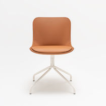Chaise contemporaine / en tissu / en cuir...
