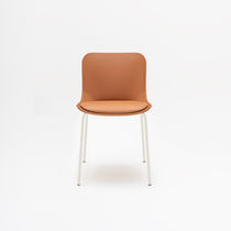 Chaise contemporaine / en tissu / en cuir...