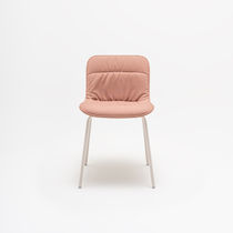 Chaise contemporaine / en tissu / en cuir...
