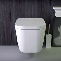 WC suspendu / en céramique / sans bride