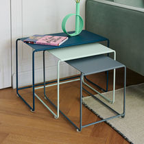 Table gigogne contemporaine / en tôle d'acier...