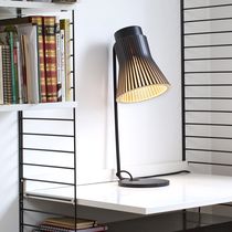 Lampe de table / en acier peint / en noyer...