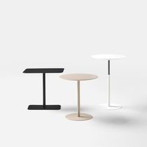 Table d'appoint contemporaine / en chêne...