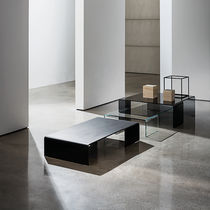 Table basse contemporaine / en verre fumé...