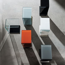 Table d'appoint contemporaine / en verre...