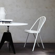 Chaise contemporaine / en bois massif /...