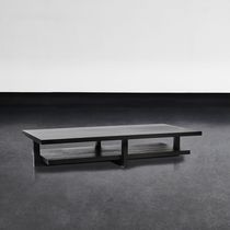 Table basse contemporaine / en bois / avec...