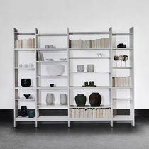 Bibliothèque contemporaine / en bois laqué...