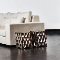 Table d'appoint contemporaine / en céramique...