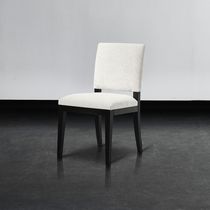 Chaise contemporaine / en tissu / en cuir...