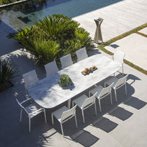 Table contemporaine / en HPL / avec piètement...