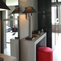 Lampe de table / en acier / en chêne / contemporaine