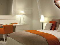 Lampe de table / en bois / contemporaine