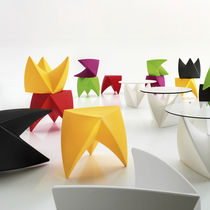 Tabouret design original / en plastique...
