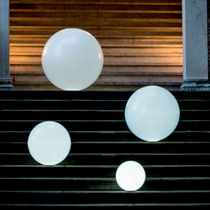 Lampe de sol / contemporaine / en plastique...