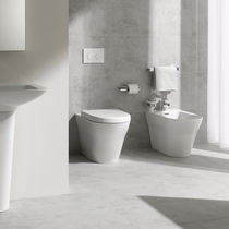 Toilettes à poser / suspendue / en céramique...