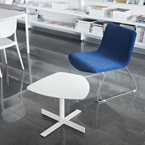 Table d'appoint contemporaine / en MDF