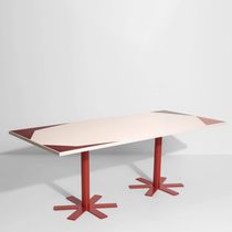 Table contemporaine / en bois / avec piètement...