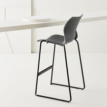 Chaise de bar contemporaine / avec accoudoirs...