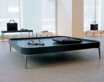 Table basse contemporaine / en polyuréthane...