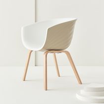 Chaise contemporaine / tapissée / avec accoudoirs...