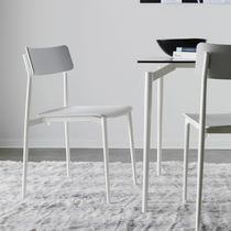Chaise contemporaine / empilable / recyclable...