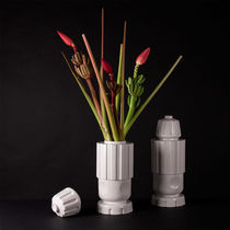 Vase contemporain / en céramique